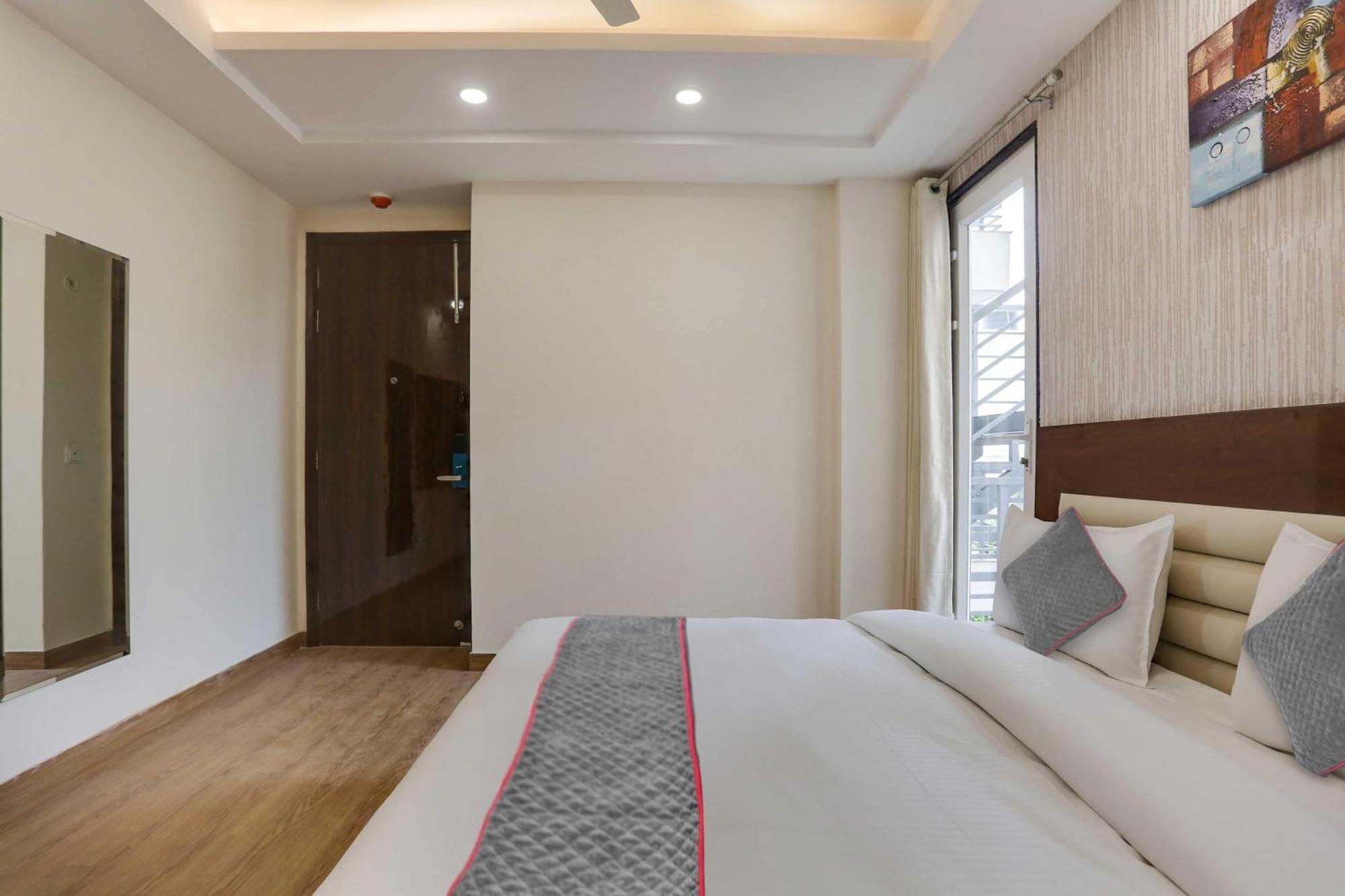 Townhouse The Adore Inn Gurgaon Exterior photo