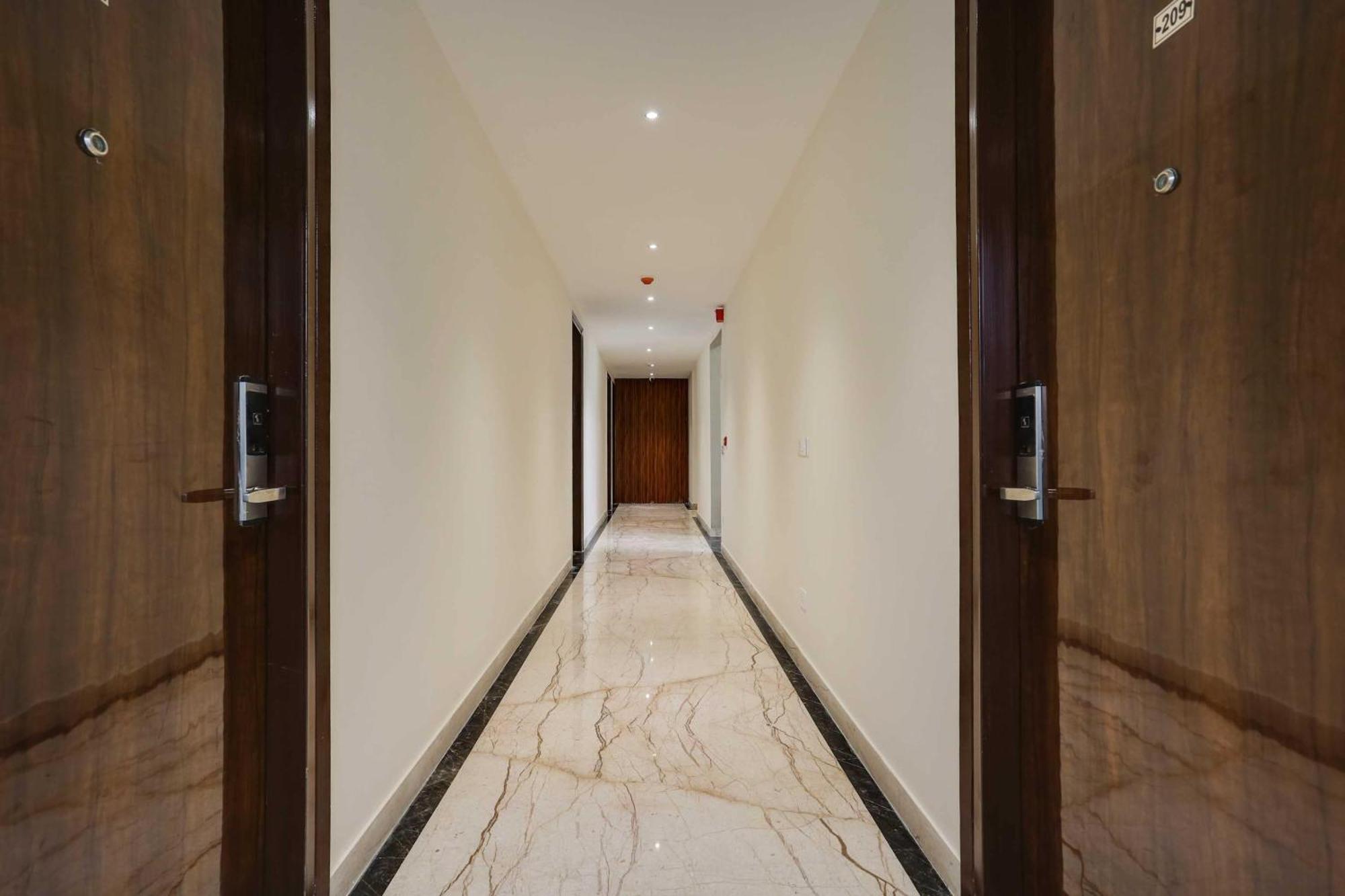 Townhouse The Adore Inn Gurgaon Exterior photo