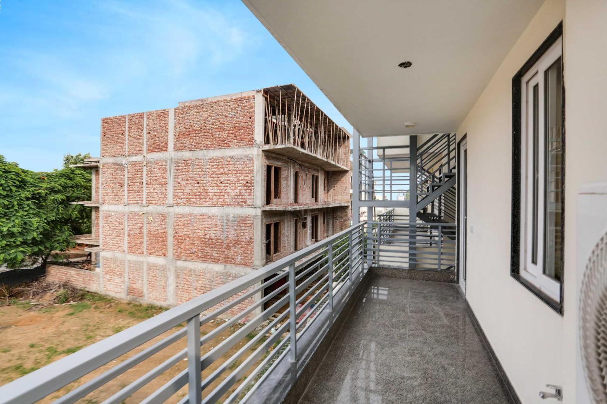 Townhouse The Adore Inn Gurgaon Exterior photo