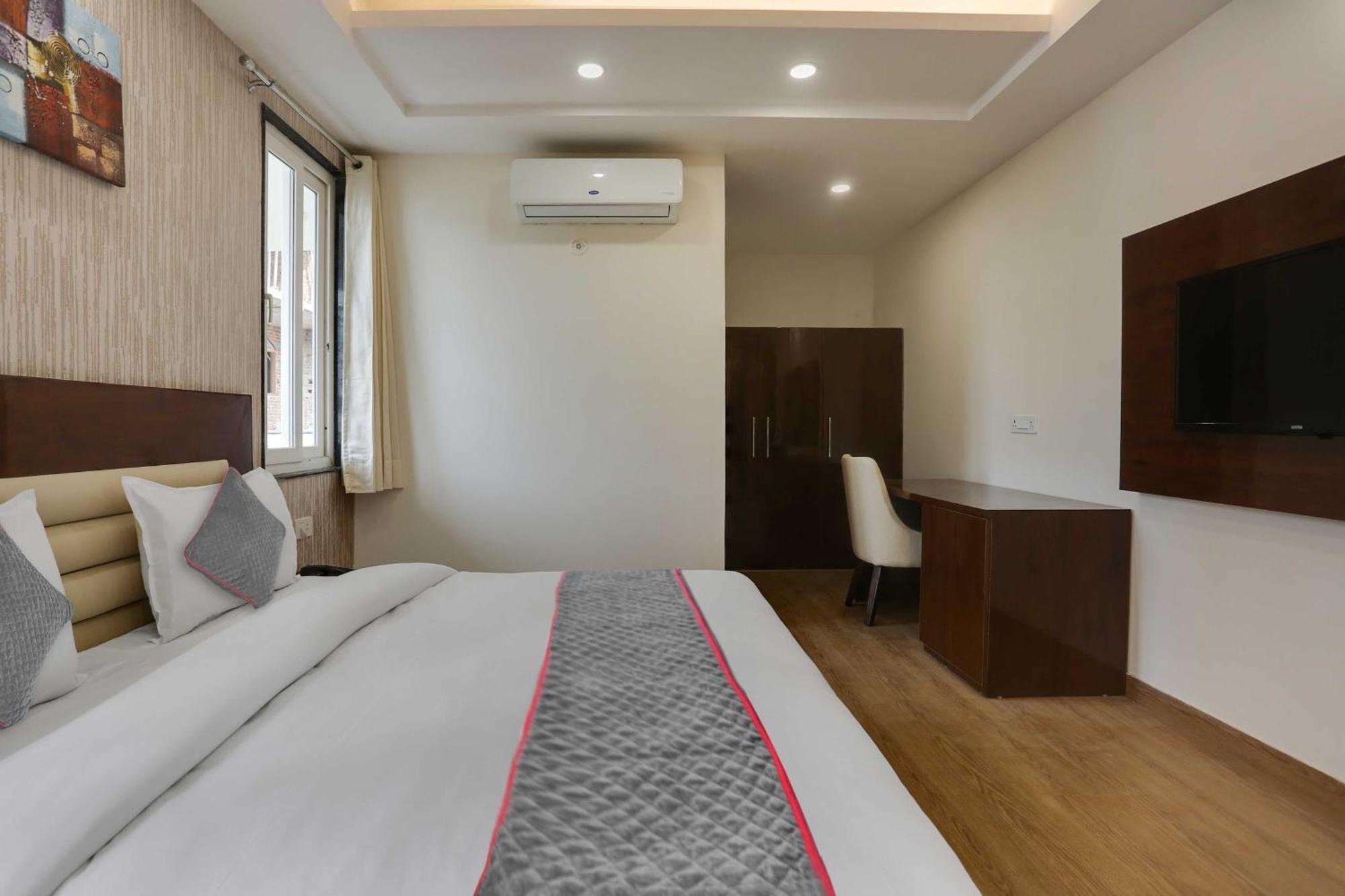 Townhouse The Adore Inn Gurgaon Exterior photo
