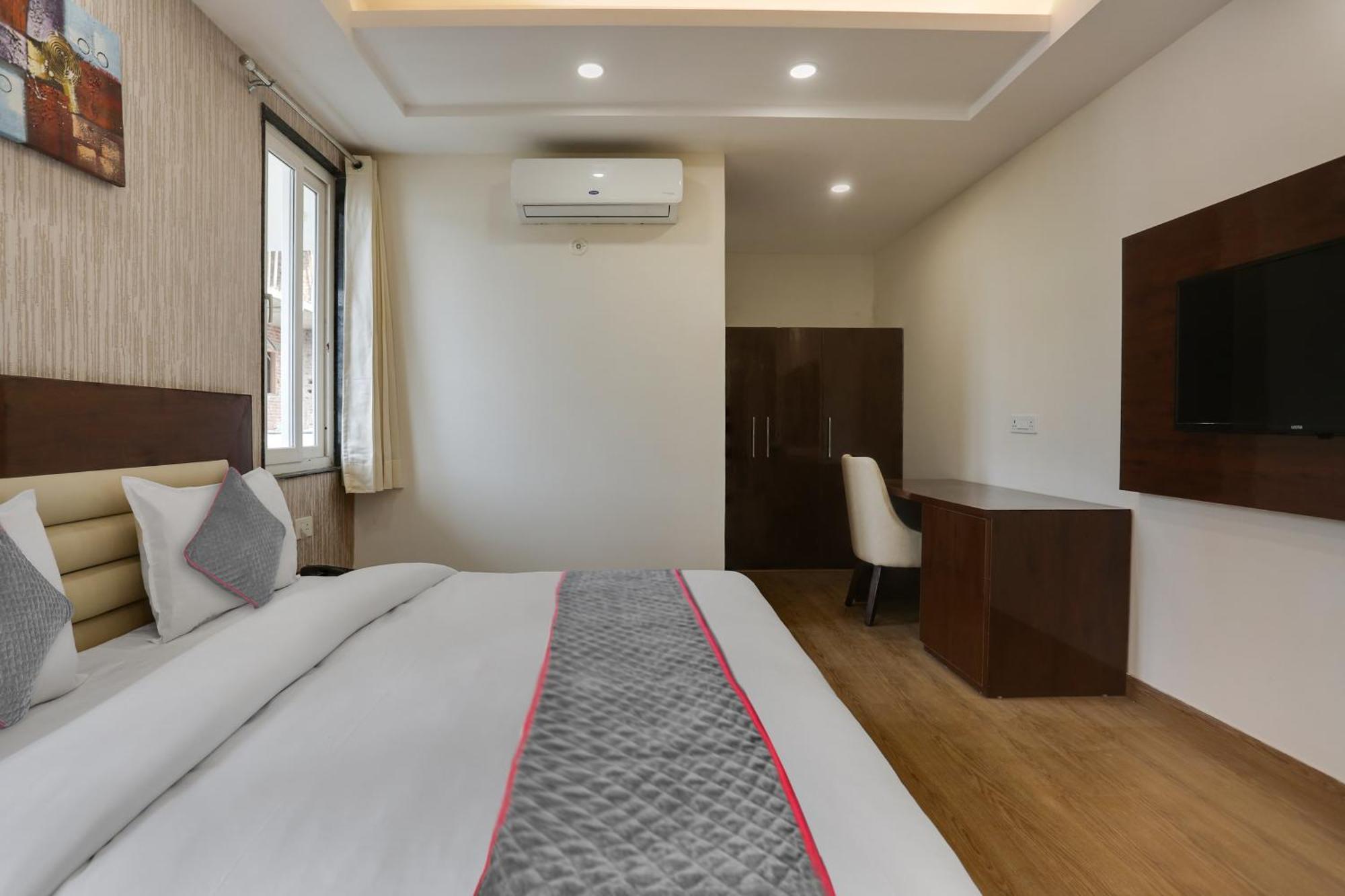 Townhouse The Adore Inn Gurgaon Exterior photo